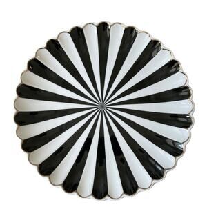Monterey Bay Fine Porcelain Dinner Plates 11in Black White Scallop Set of 4 NEW